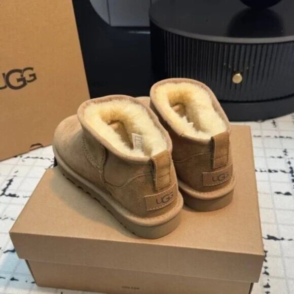 UGG Classic Ultra Mini Suede Boot+women - Picture 5 of 8